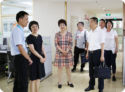   哈爾濱市統(tǒng)計(jì)局副局長丁威、道里區(qū)統(tǒng)計(jì)局、工農(nóng)街道辦事處相關(guān)領(lǐng)導(dǎo)蒞臨金農(nóng)網(wǎng)調(diào)研指導(dǎo)農(nóng)業(yè)電商工作